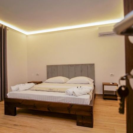 Vila Fatos Qama Berat Exterior foto