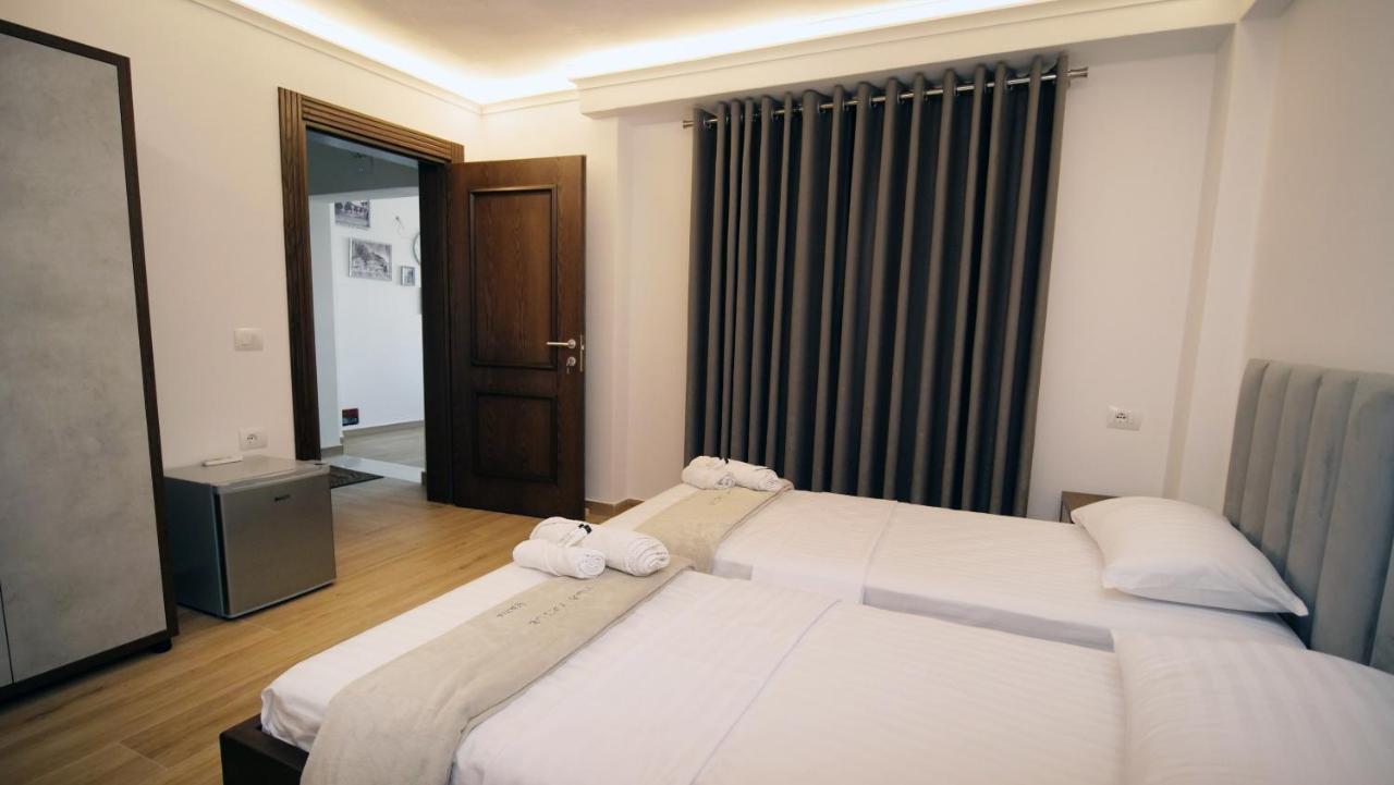 Vila Fatos Qama Berat Exterior foto