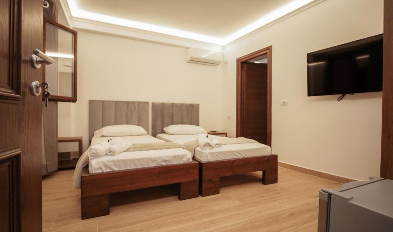 Vila Fatos Qama Berat Exterior foto