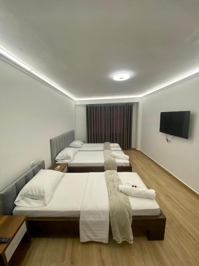 Vila Fatos Qama Berat Exterior foto