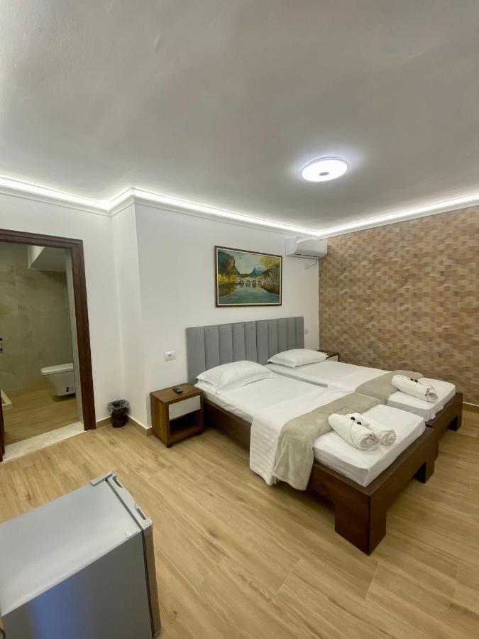 Vila Fatos Qama Berat Exterior foto