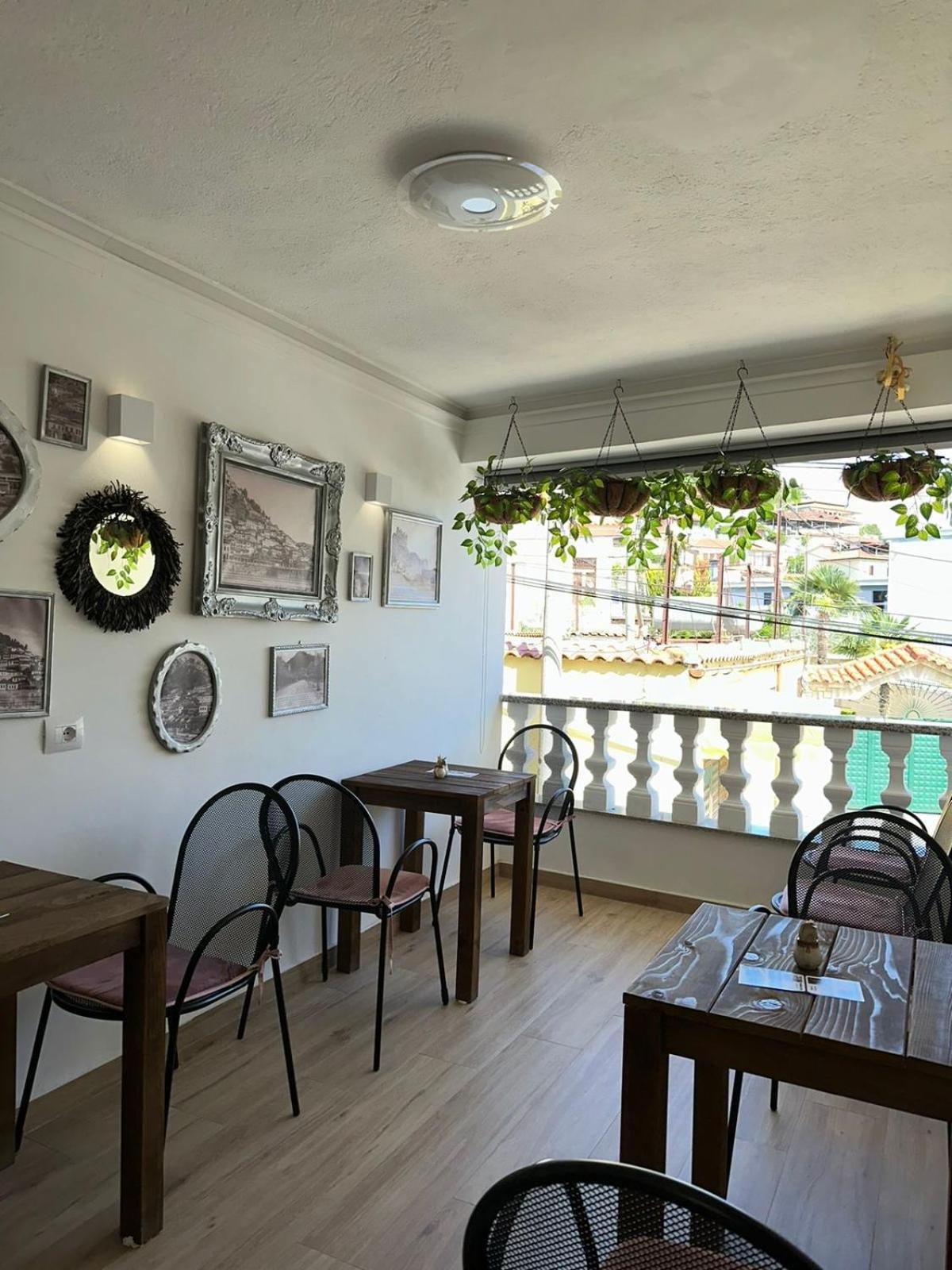 Vila Fatos Qama Berat Exterior foto